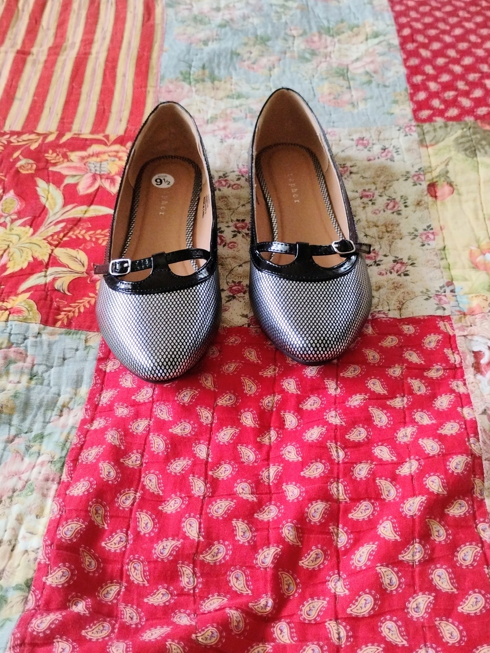 Women's Metallic Silver Ballet Flats with Bow Strap